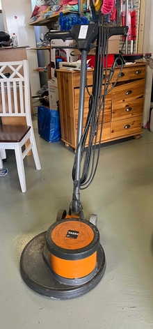 Taski  42 SE lattiahoitokone